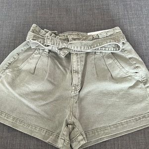 New/Never Worn American Eagle High Rise Mom Short
